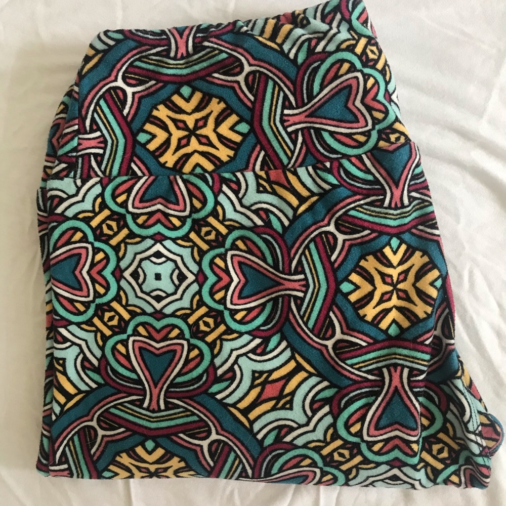 LuLaRoe leggings- RARE Celtic knot pattern OS